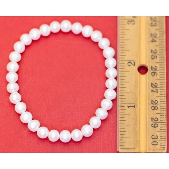 7 1/2 inch, Vintage Elegant White Pearl Bracelet - F50 - Picture 3 of 3
